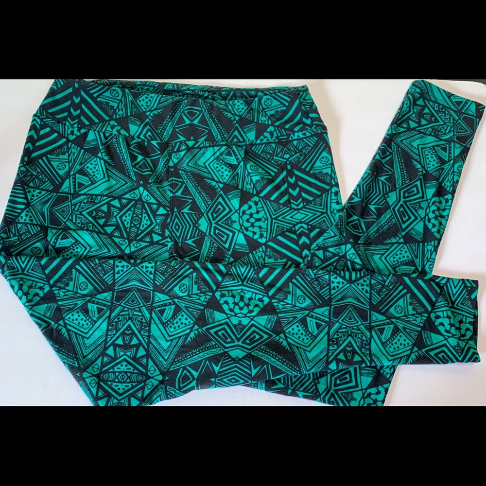 LuLaRoe Tall and Curvy Patterned Leggings